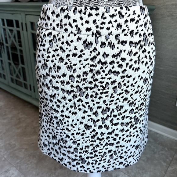 LOFT Black & White Animal Print Mini Skirt Size Small (P) - Picture 3 of 12